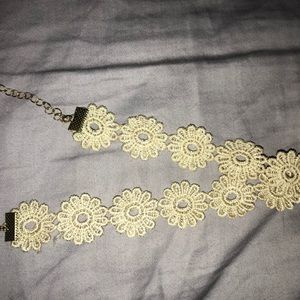 Flower choker